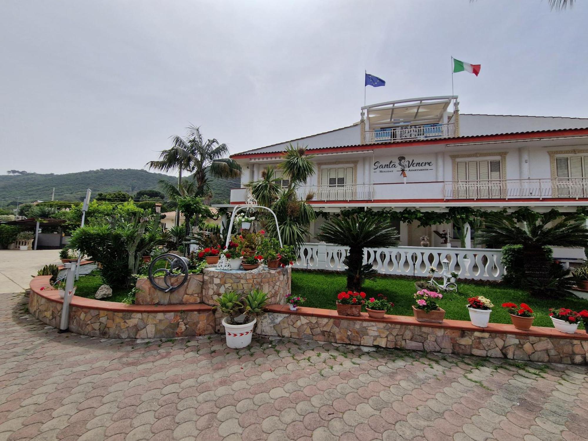 Santa Venere Apartments "Parcheggio Privato Moto-Auto" Ricarica Auto Elettriche トロペーア エクステリア 写真