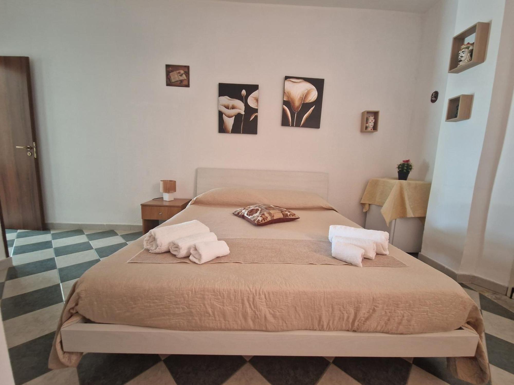 Santa Venere Apartments "Parcheggio Privato Moto-Auto" Ricarica Auto Elettriche トロペーア エクステリア 写真